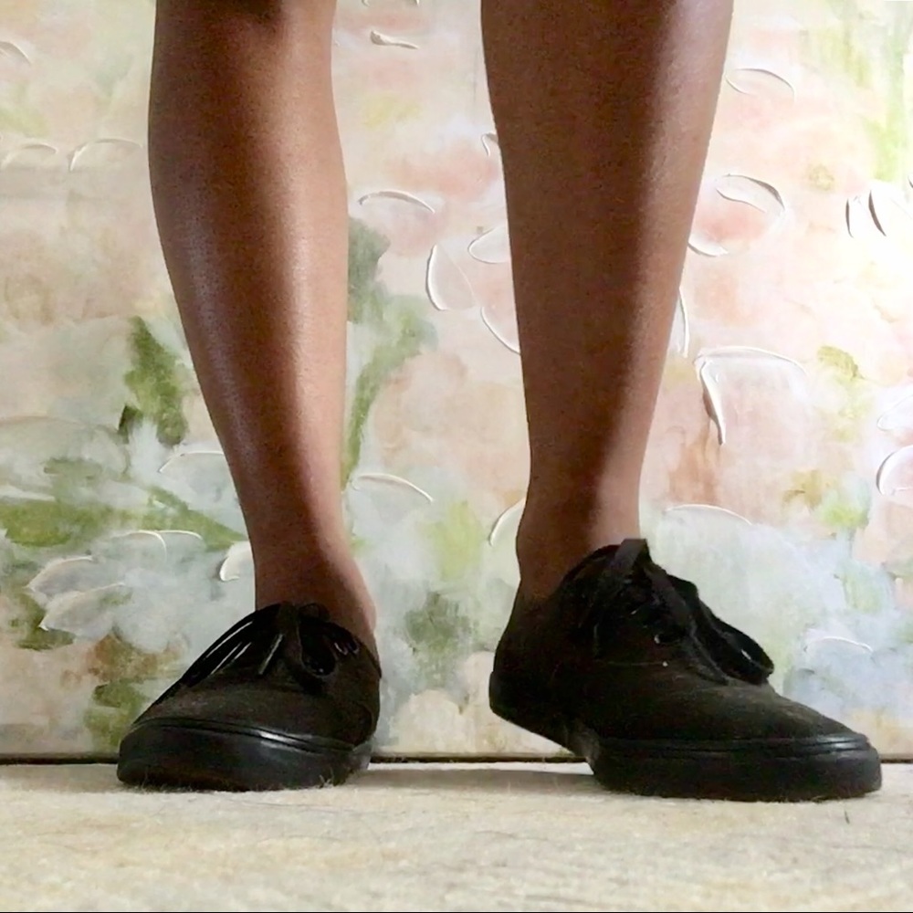 all black authentic Vans™️